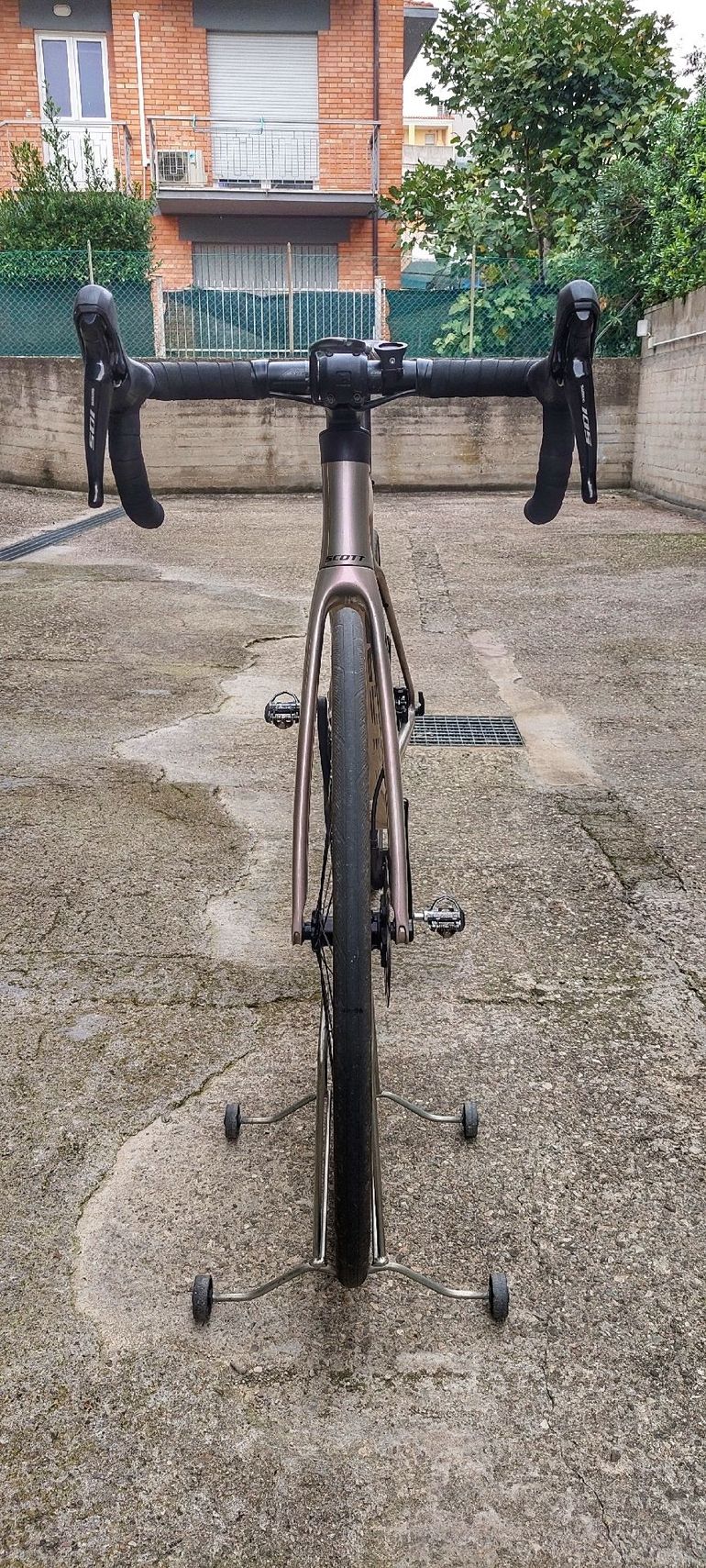 Used Scott Addict 30 2022 2022 Road & Gravel — image 6 of 10