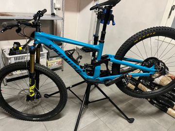 Used Specialized Enduro Comp 2021 2021 Mountainbike, Blue, 29 — image 2 of 6