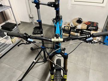 Used Specialized Enduro Comp 2021 2021 Mountainbike, Blue, 29 — image 4 of 6