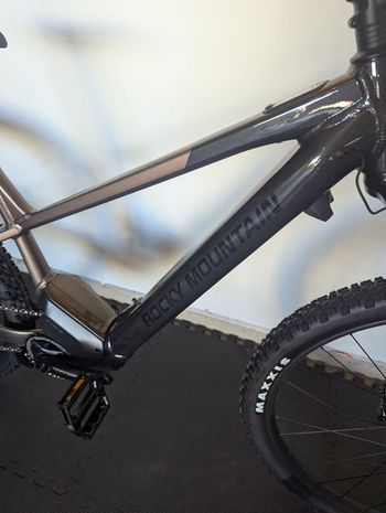 Used Rocky Mountain Fusion Powerplay 10 2023 2023 Mountainbike, Black, 27.5, 29 — image 7 of 9