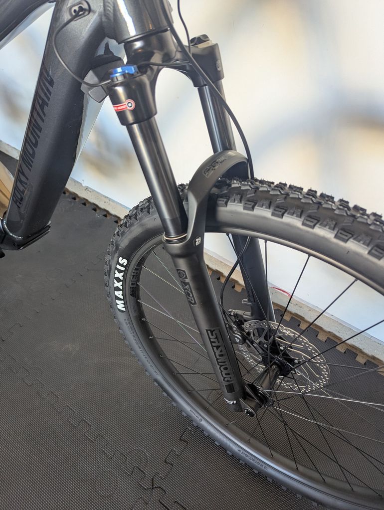 Used Rocky Mountain Fusion Powerplay 10 2023 2023 Mountainbike, Black, 27.5, 29 — image 3 of 9