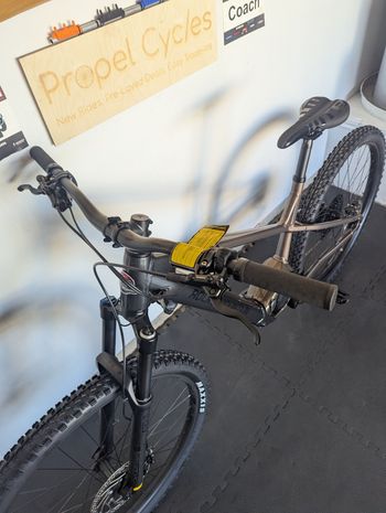Used Rocky Mountain Fusion Powerplay 10 2023 2023 Mountainbike, Black, 27.5, 29 — image 5 of 9