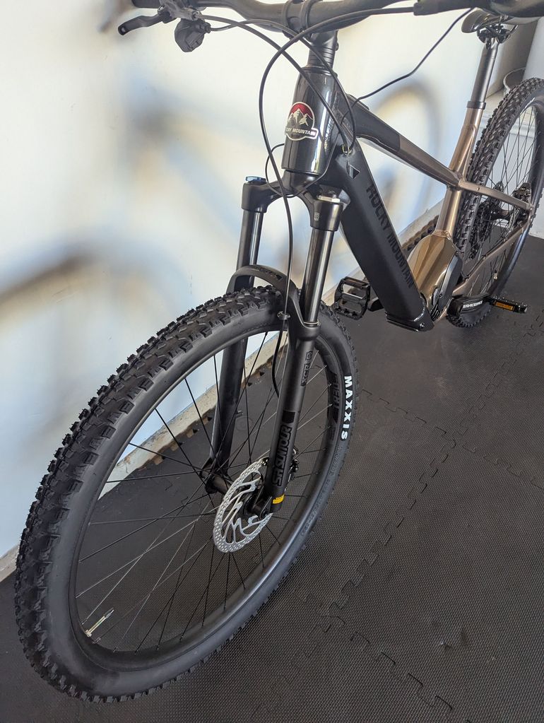 Used Rocky Mountain Fusion Powerplay 10 2023 2023 Mountainbike, Black, 27.5, 29 — image 4 of 9