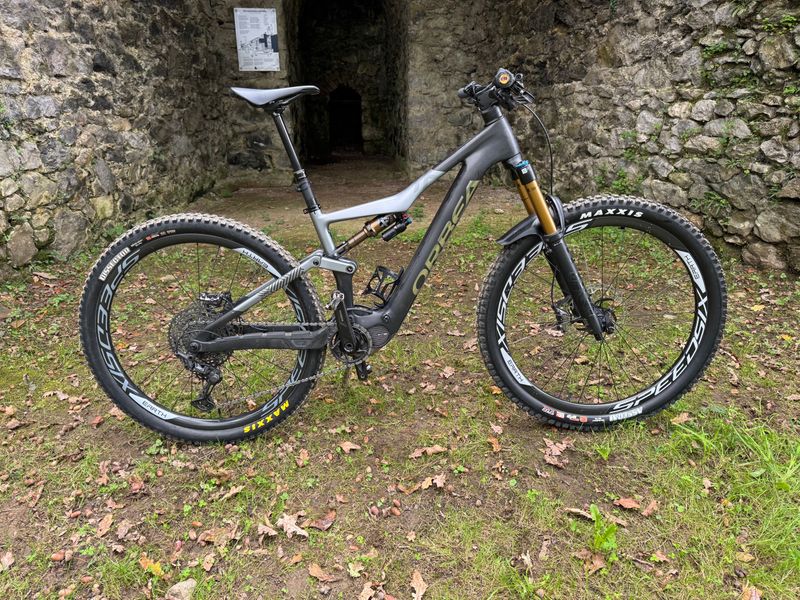 Orbea RISE M10 2024 2024 Mountainbike usato, Grigio chiaro — immagine 2 di 23