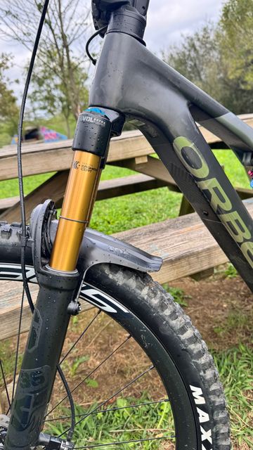 Orbea RISE M10 2024 2024 Mountainbike usato, Grigio chiaro — immagine 4 di 23