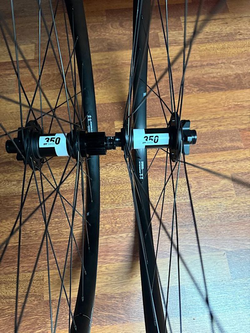 Orbea RISE M10 2024 2024 Mountainbike usato, Grigio chiaro — immagine 11 di 23