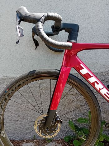 Used Trek Madone SL 7 AXS 2025 Road & Gravel, Red — image 10 of 11