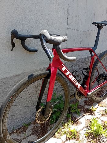 Used Trek Madone SL 7 AXS 2025 Road & Gravel, Red — image 9 of 11