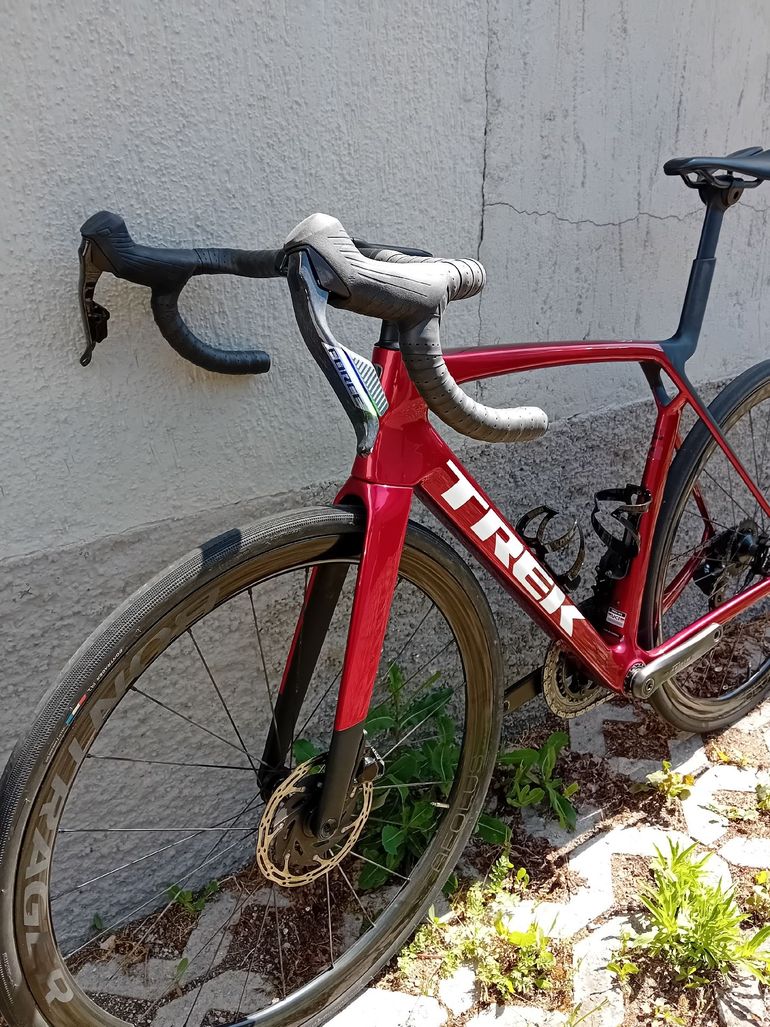 Used Trek Madone SL 7 AXS 2025 Road & Gravel, Red — image 9 of 11