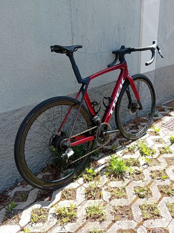 Used Trek Madone SL 7 AXS 2025 Road & Gravel, Red — image 5 of 11