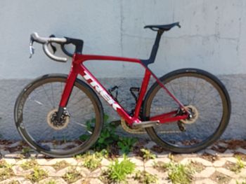 Used Trek Madone SL 7 AXS 2025 Road & Gravel, Red — image 2 of 11