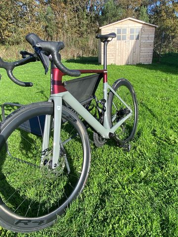 Brugt Focus IZALCO MAX 8.9 2024 2024 Road & Gravel — billede 4 af 6