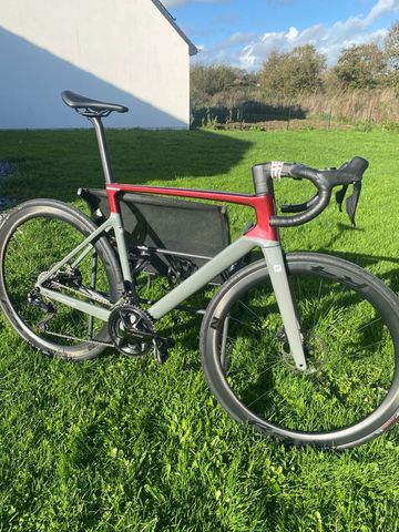Brugt Focus IZALCO MAX 8.9 2024 2024 Road & Gravel — billede 1 af 6