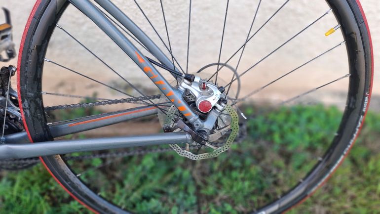 Used Giant Anyroad 2 2014 2014 Road & Gravel, Light Gray — image 5 of 6