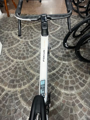 Brugt Focus IZALCO MAX 9.8 2024 2024 Road & Gravel — billede 3 af 6