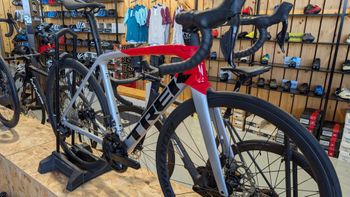 Used Trek Émonda SL 6 Di2 2023 2023 Road & Gravel, Red — image 2 of 5