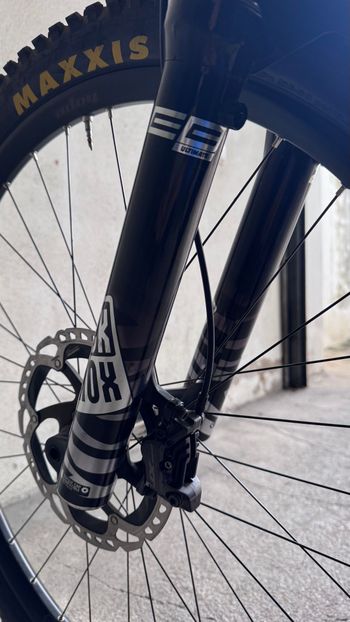Propain Spindrift Shimano Deore XT 2024 Mountainbike usato, Blu — immagine 9 di 11