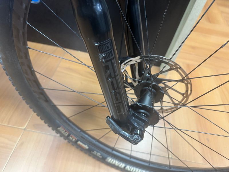 Used Trek Procaliber 9.7 2023 2023 Mountainbike, Blue, 29, 27.5 — image 6 of 37