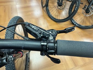 Used Trek Procaliber 9.7 2023 2023 Mountainbike, Blue, 29, 27.5 — image 2 of 37