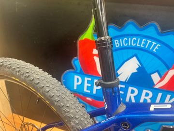 Used Trek Procaliber 9.7 2023 2023 Mountainbike, Blue, 29, 27.5 — image 9 of 37