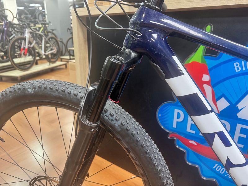 Used Trek Procaliber 9.7 2023 2023 Mountainbike, Blue, 29, 27.5 — image 21 of 37