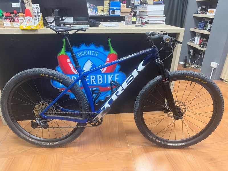 Used Trek Procaliber 9.7 2023 2023 Mountainbike, Blue, 29, 27.5 — image 3 of 37