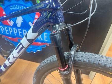 Used Trek Procaliber 9.7 2023 2023 Mountainbike, Blue, 29, 27.5 — image 11 of 37