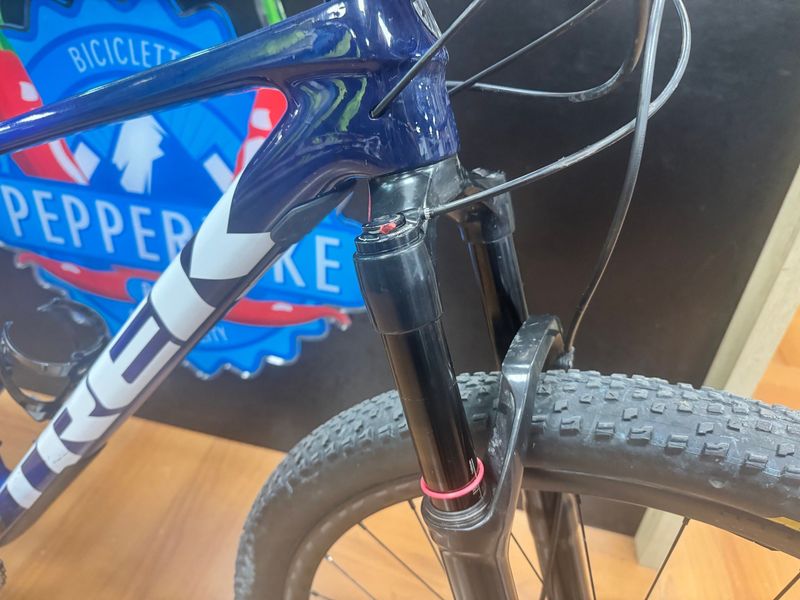 Used Trek Procaliber 9.7 2023 2023 Mountainbike, Blue, 29, 27.5 — image 11 of 37
