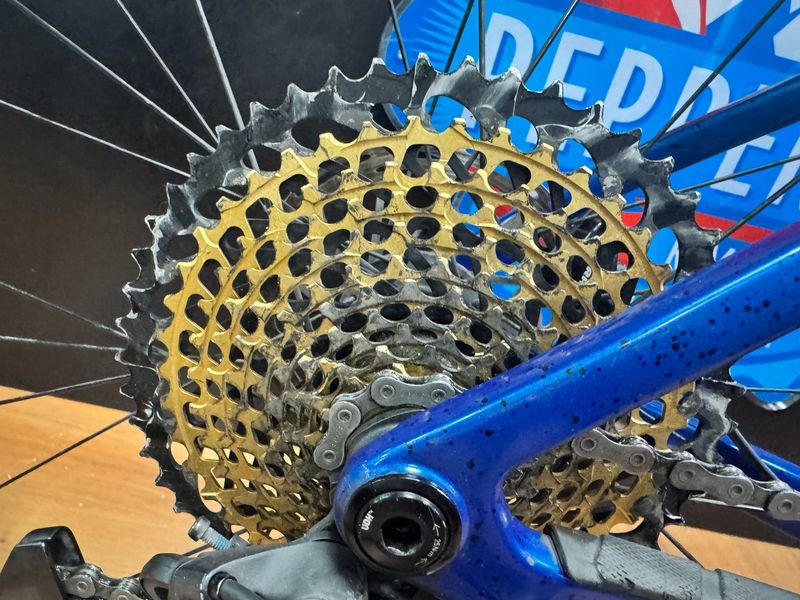 Used Trek Procaliber 9.7 2023 2023 Mountainbike, Blue, 29, 27.5 — image 26 of 37