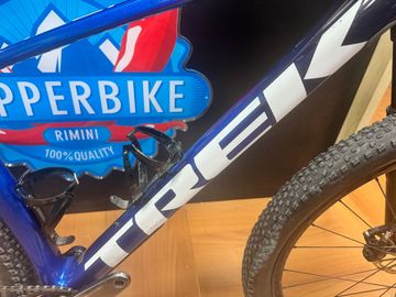 Used Trek Procaliber 9.7 2023 2023 Mountainbike, Blue, 29, 27.5 — image 8 of 37