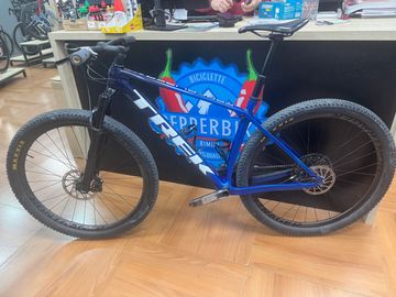 Used Trek Procaliber 9.7 2023 2023 Mountainbike, Blue, 29, 27.5 — image 16 of 37