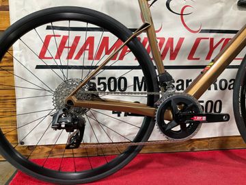 Used BMC Roadmachine FOUR 2023 2023 Road & Gravel, Orange — image 3 of 4