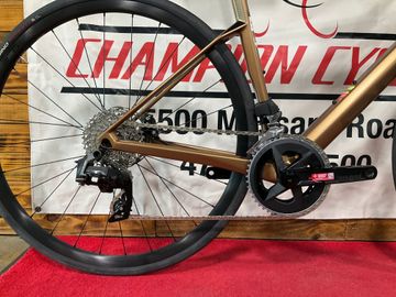 Used BMC Roadmachine FOUR 2023 2023 Road & Gravel, Orange — image 3 of 4