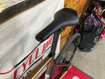 Used BMC Roadmachine FOUR 2023 2023 Road & Gravel, Orange — image 3 of 3