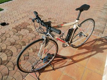 Used Giant Sloping 2000 Road & Gravel, White — image 3 of 6