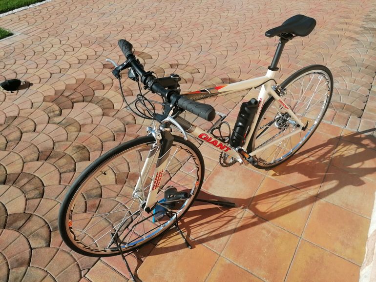 Used Giant Sloping 2000 Road & Gravel, White — image 3 of 6