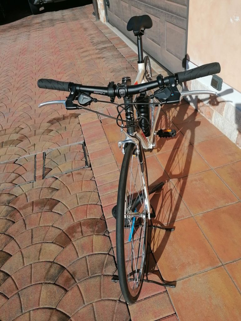 Used Giant Sloping 2000 Road & Gravel, White — image 2 of 6