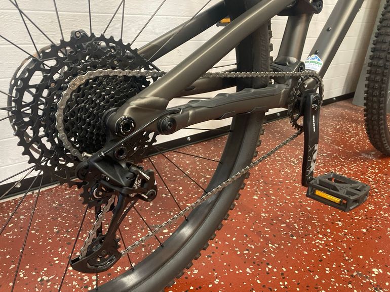 Used Specialized Stumpjumper Comp Alloy 2023 2023 Mountainbike, Light Gray, 29 — image 3 of 4
