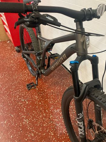Used Specialized Stumpjumper Comp Alloy 2023 2023 Mountainbike, Light Gray, 29 — image 4 of 4