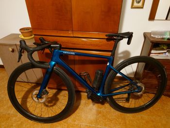 Used Cannondale SuperSix EVO Hi-MOD Disc Ultegra Di2 2022 2022 Road & Gravel, Green — image 2 of 5