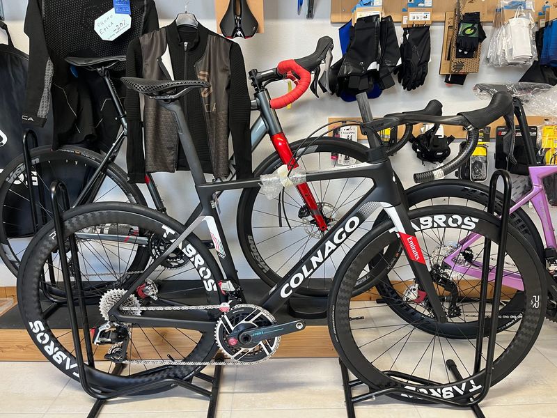 Colnago V4Rs Disc SRAM Red eTap AXS 2024 Road & Gravel d'occasion