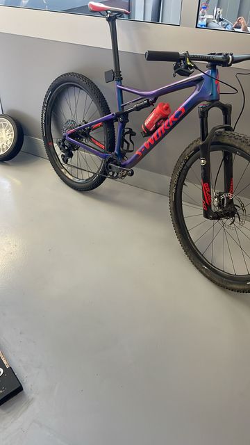 Used Specialized Epic SRAM XX1 Eagle AXS 2018 Mountainbike, Purple — image 2 of 3