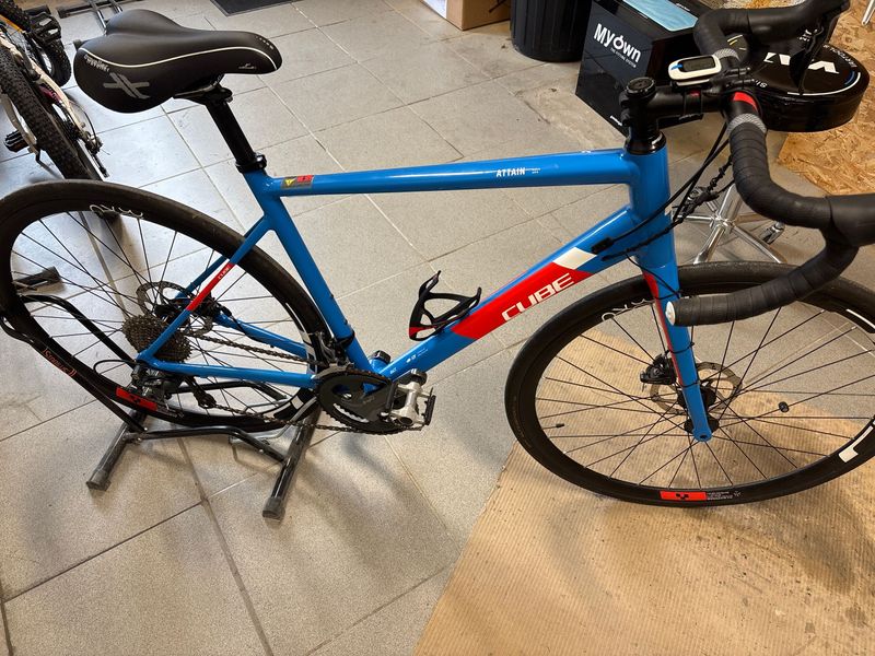 Gebrauchtes CUBE ATTAIN RACE 2020 2020 Road & Gravel, Blau — Bild 1 von 3