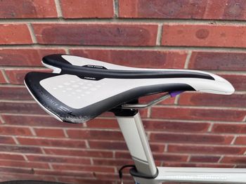 Used Liv EnviLiv Advanced 2 Carbon Aero-Rennrad 2019 Gr. M 2019 Road & Gravel, White — image 13 of 17