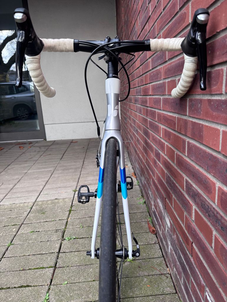 Used Liv EnviLiv Advanced 2 Carbon Aero-Rennrad 2019 Gr. M 2019 Road & Gravel, White — image 5 of 17