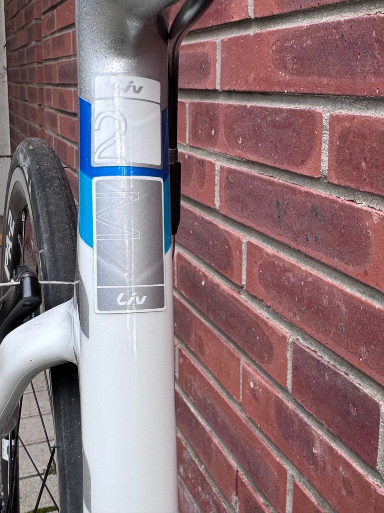 Used Liv EnviLiv Advanced 2 Carbon Aero-Rennrad 2019 Gr. M 2019 Road & Gravel, White — image 9 of 17