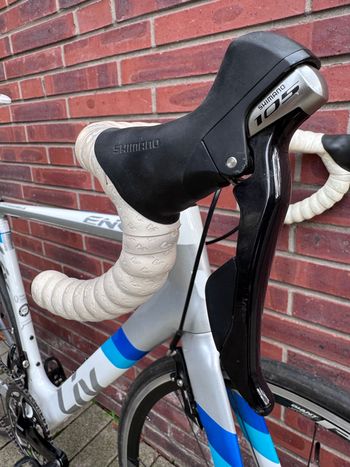 Used Liv EnviLiv Advanced 2 Carbon Aero-Rennrad 2019 Gr. M 2019 Road & Gravel, White — image 14 of 17