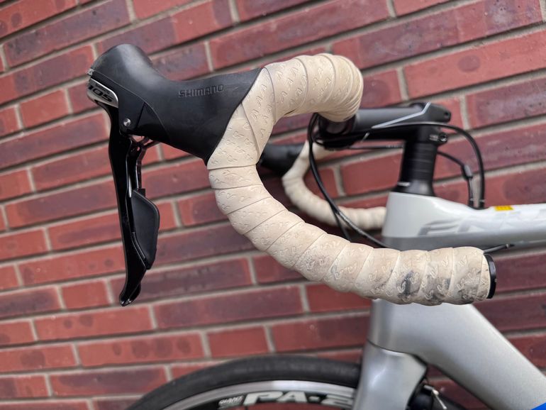 Used Liv EnviLiv Advanced 2 Carbon Aero-Rennrad 2019 Gr. M 2019 Road & Gravel, White — image 15 of 17