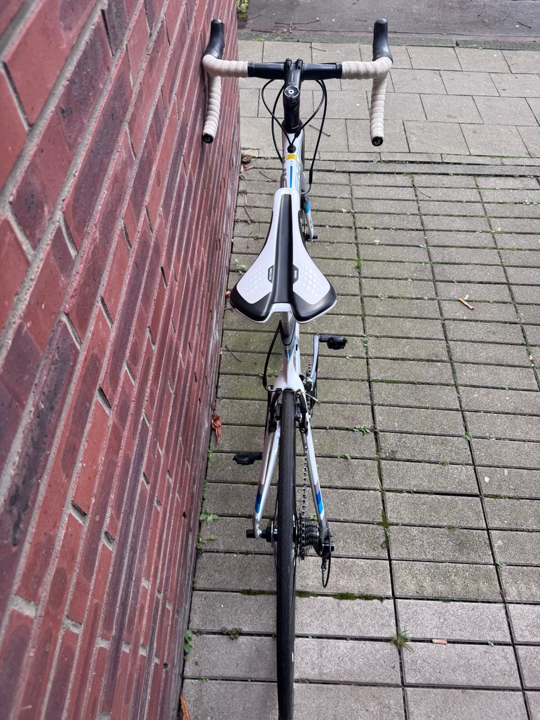 Used Liv EnviLiv Advanced 2 Carbon Aero-Rennrad 2019 Gr. M 2019 Road & Gravel, White — image 4 of 17