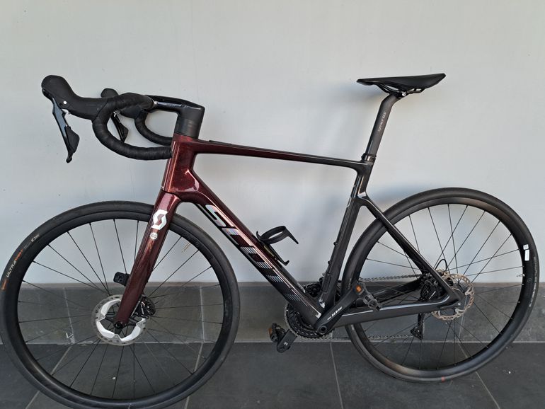 Used Scott Scott Addict E Ride 10 2023 Road & Gravel, Red — image 1 of 4